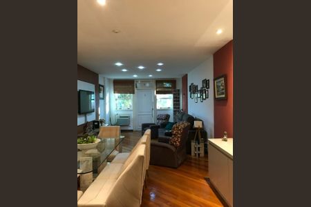 Casa de condomínio à venda com 212m², 4 quartos e 2 vagasSala