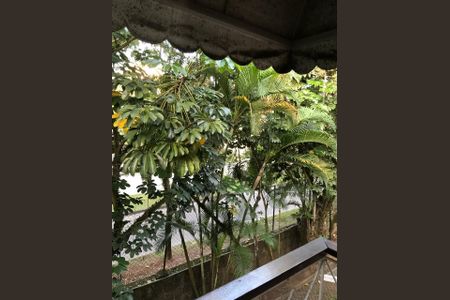 Casa de condomínio à venda com 212m², 4 quartos e 2 vagasVista