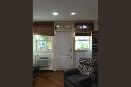 Casa de condomínio à venda com 212m², 4 quartos e 2 vagasQuarto