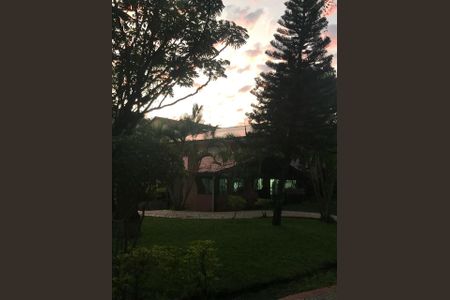 Casa de condomínio à venda com 212m², 4 quartos e 2 vagasÁrea externa