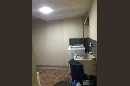 Casa de condomínio à venda com 212m², 4 quartos e 2 vagasÁrea de Serviço