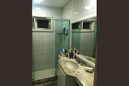 Casa de condomínio à venda com 212m², 4 quartos e 2 vagasBanheiro 