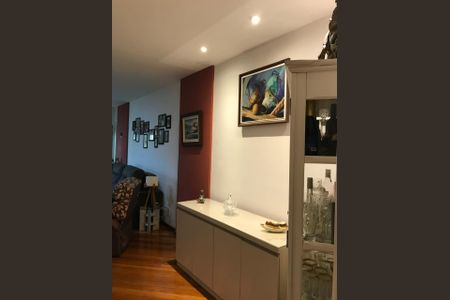 Casa de condomínio à venda com 212m², 4 quartos e 2 vagasSala