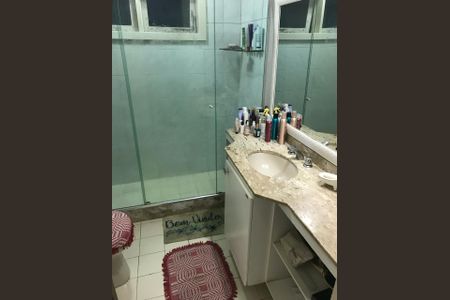 Casa de condomínio à venda com 212m², 4 quartos e 2 vagasBanheiro 