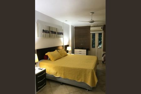Casa de condomínio à venda com 212m², 4 quartos e 2 vagasQuarto 