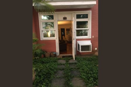 Casa de condomínio à venda com 212m², 4 quartos e 2 vagasÁrea externa
