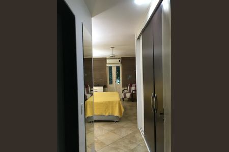 Casa de condomínio à venda com 212m², 4 quartos e 2 vagasQuarto