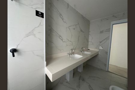 Apartamento para alugar com 175m², 3 quartos e 3 vagas Apartamento para alugar com 175m², 3 quartos e 3 vagasBanheiro da Suíte 3