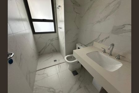 Apartamento para alugar com 175m², 3 quartos e 3 vagas Apartamento para alugar com 175m², 3 quartos e 3 vagasBanheiro da Suíte 1