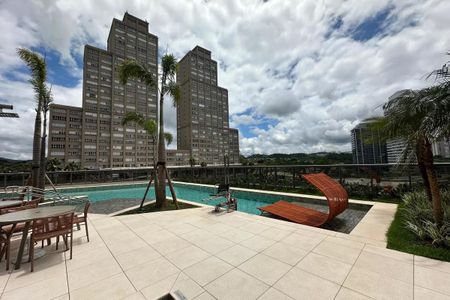 Apartamento para alugar com 175m², 3 quartos e 3 vagas Apartamento para alugar com 175m², 3 quartos e 3 vagasÁrea comum - Piscina
