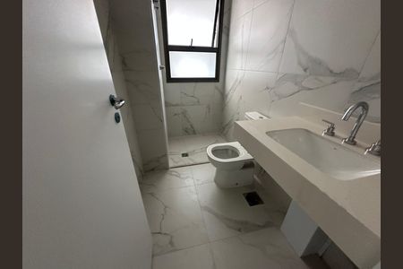 Apartamento para alugar com 175m², 3 quartos e 3 vagas Apartamento para alugar com 175m², 3 quartos e 3 vagasBanheiro da Suíte 2