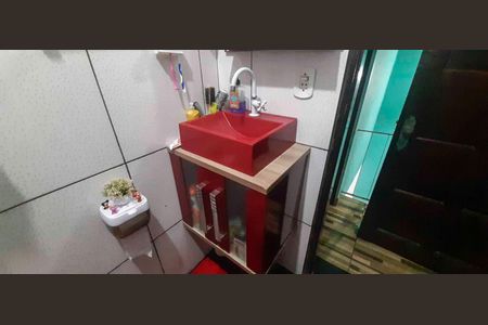 Casa à venda com 47m², 2 quartos e sem vaga Casa à venda com 47m², 2 quartos e sem vagaBanheiro