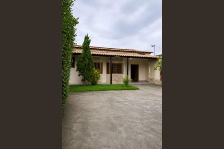 Casa para alugar com 151m², 4 quartos e 4 vagas Casa para alugar com 151m², 4 quartos e 4 vagasFachada