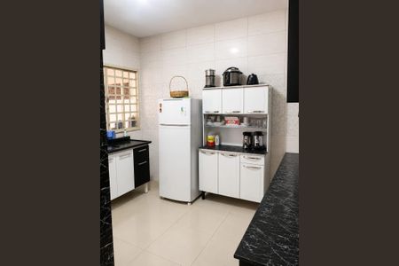 Casa para alugar com 151m², 4 quartos e 4 vagas Casa para alugar com 151m², 4 quartos e 4 vagasCozinha