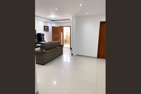 Casa para alugar com 151m², 4 quartos e 4 vagas Casa para alugar com 151m², 4 quartos e 4 vagasSala