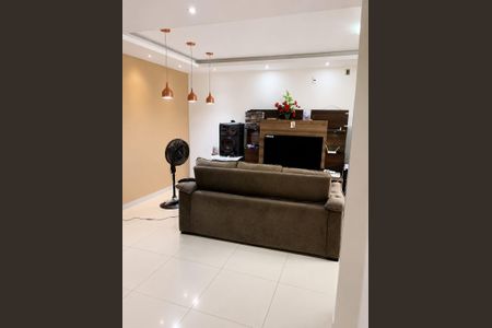 Casa para alugar com 151m², 4 quartos e 4 vagas Casa para alugar com 151m², 4 quartos e 4 vagasSala