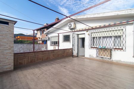 Casa à venda com 248m², 4 quartos e 2 vagas Casa à venda com 248m², 4 quartos e 2 vagasTerraço