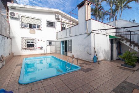 Casa à venda com 248m², 4 quartos e 2 vagas Casa à venda com 248m², 4 quartos e 2 vagasQuintal