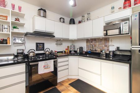 Casa à venda com 248m², 4 quartos e 2 vagas Casa à venda com 248m², 4 quartos e 2 vagasCozinha
