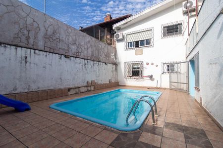 Casa à venda com 248m², 4 quartos e 2 vagas Casa à venda com 248m², 4 quartos e 2 vagasQuintal