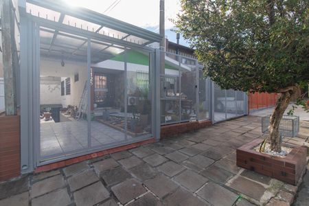 Casa à venda com 248m², 4 quartos e 2 vagas Casa à venda com 248m², 4 quartos e 2 vagasFachada