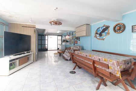 Casa à venda com 248m², 4 quartos e 2 vagas Casa à venda com 248m², 4 quartos e 2 vagasChurrasqueira