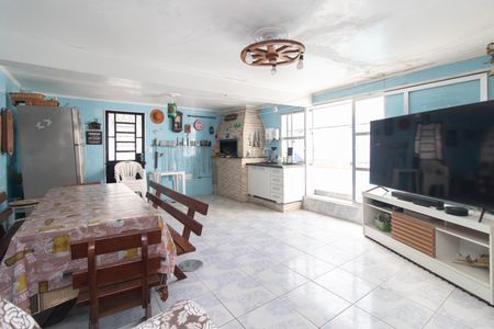 Casa à venda com 248m², 4 quartos e 2 vagas Casa à venda com 248m², 4 quartos e 2 vagasChurrasqueira