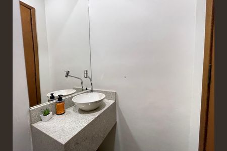 Casa de condomínio à venda com 132m², 3 quartos e 2 vagas Casa de condomínio à venda com 132m², 3 quartos e 2 vagasBanheiro 3