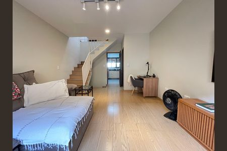 Sala de casa de condomínio à venda com 3 quartos, 132m² em Vila Gomes, São Paulo