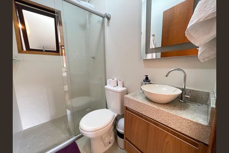 Casa de condomínio à venda com 132m², 3 quartos e 2 vagas Casa de condomínio à venda com 132m², 3 quartos e 2 vagasBanheiro 1
