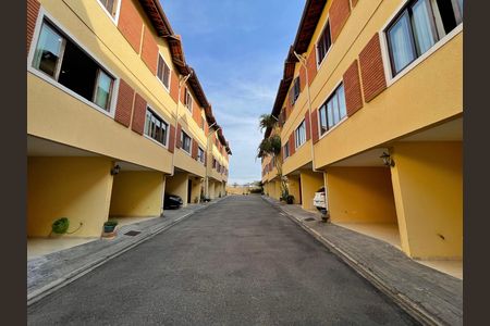 Casa de condomínio à venda com 132m², 3 quartos e 2 vagas Casa de condomínio à venda com 132m², 3 quartos e 2 vagasCondomínio
