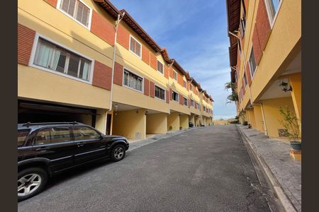 Casa de condomínio à venda com 132m², 3 quartos e 2 vagas Casa de condomínio à venda com 132m², 3 quartos e 2 vagasCondomínio