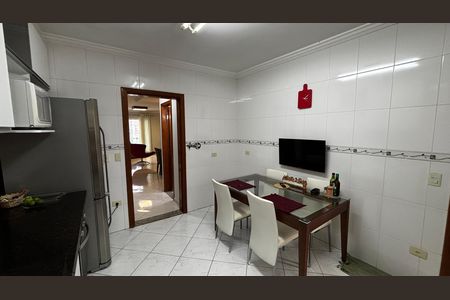 Casa à venda com 180m², 3 quartos e 4 vagas Casa à venda com 180m², 3 quartos e 4 vagasCozinha