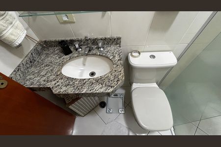 Casa à venda com 180m², 3 quartos e 4 vagas Casa à venda com 180m², 3 quartos e 4 vagasBanheiro