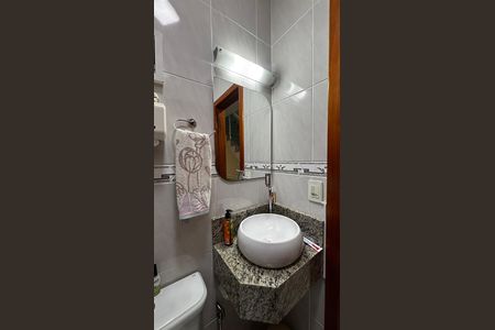 Casa à venda com 180m², 3 quartos e 4 vagas Casa à venda com 180m², 3 quartos e 4 vagasLavabo