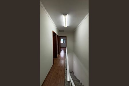 Casa à venda com 180m², 3 quartos e 4 vagas Casa à venda com 180m², 3 quartos e 4 vagasCorredor