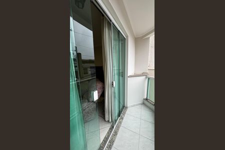 Casa à venda com 180m², 3 quartos e 4 vagas Casa à venda com 180m², 3 quartos e 4 vagasSala - Sala de Jantar Varanda