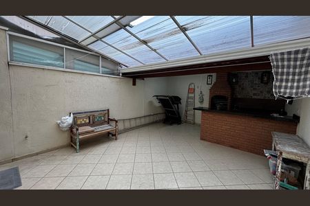 Casa à venda com 180m², 3 quartos e 4 vagas Casa à venda com 180m², 3 quartos e 4 vagasQuintal