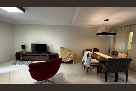 Casa à venda com 180m², 3 quartos e 4 vagas Casa à venda com 180m², 3 quartos e 4 vagasSala - Sala de Jantar