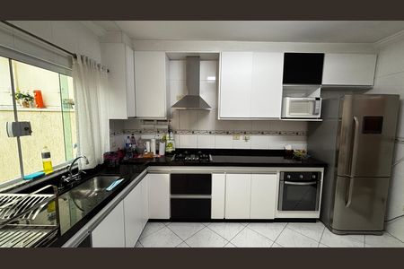 Casa à venda com 180m², 3 quartos e 4 vagas Casa à venda com 180m², 3 quartos e 4 vagasCozinha