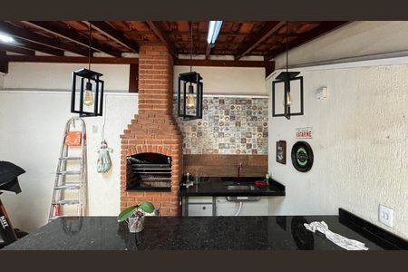 Casa à venda com 180m², 3 quartos e 4 vagas Casa à venda com 180m², 3 quartos e 4 vagasQuintal