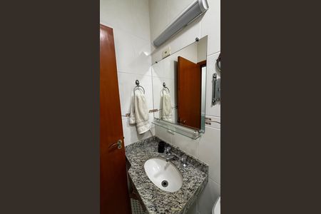 Casa à venda com 180m², 3 quartos e 4 vagas Casa à venda com 180m², 3 quartos e 4 vagasBanheiro