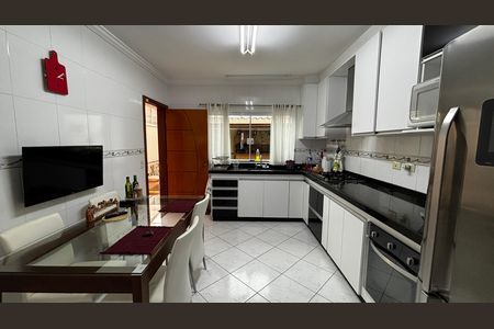 Casa à venda com 180m², 3 quartos e 4 vagas Casa à venda com 180m², 3 quartos e 4 vagasCozinha