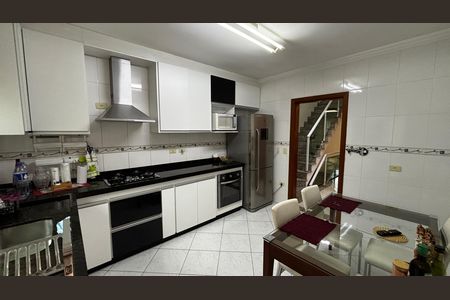Casa à venda com 180m², 3 quartos e 4 vagas Casa à venda com 180m², 3 quartos e 4 vagasCozinha