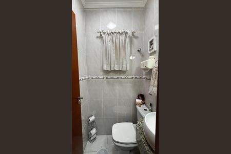 Casa à venda com 180m², 3 quartos e 4 vagas Casa à venda com 180m², 3 quartos e 4 vagasLavabo