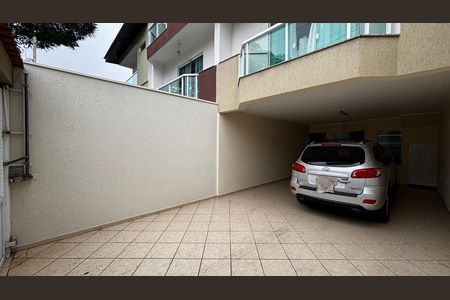 Casa à venda com 180m², 3 quartos e 4 vagas Casa à venda com 180m², 3 quartos e 4 vagasGaragem