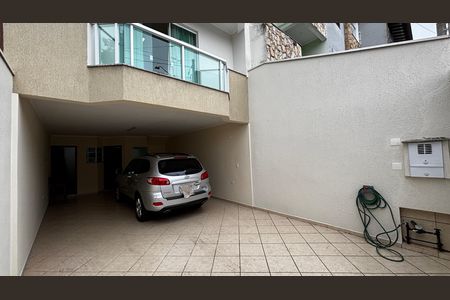 Casa à venda com 180m², 3 quartos e 4 vagas Casa à venda com 180m², 3 quartos e 4 vagasGaragem