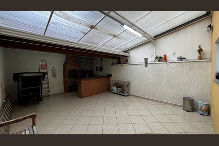 Casa à venda com 180m², 3 quartos e 4 vagas Casa à venda com 180m², 3 quartos e 4 vagasQuintal