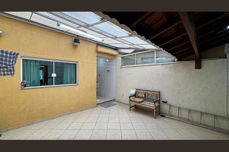 Casa à venda com 180m², 3 quartos e 4 vagas Casa à venda com 180m², 3 quartos e 4 vagasQuintal