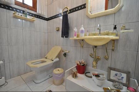 Casa de condomínio à venda com 320m², 4 quartos e 4 vagasLavabo